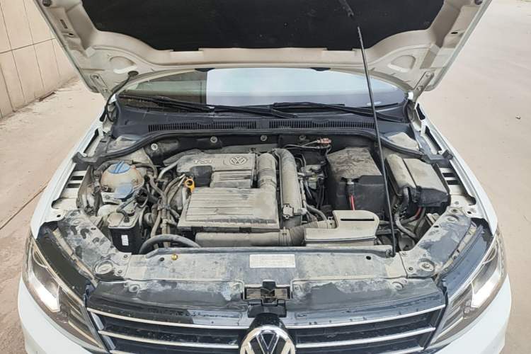 Used Volkswagen Sagitar 2017 230TSI Automatic Luxury Edition Engine Bay