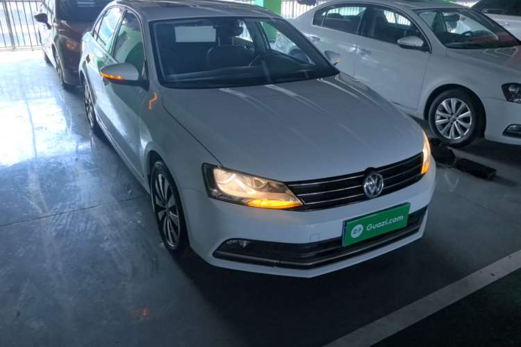 Used Volkswagen Sagitar 2017 180TSI Automatic Luxury Edition Exterior 1