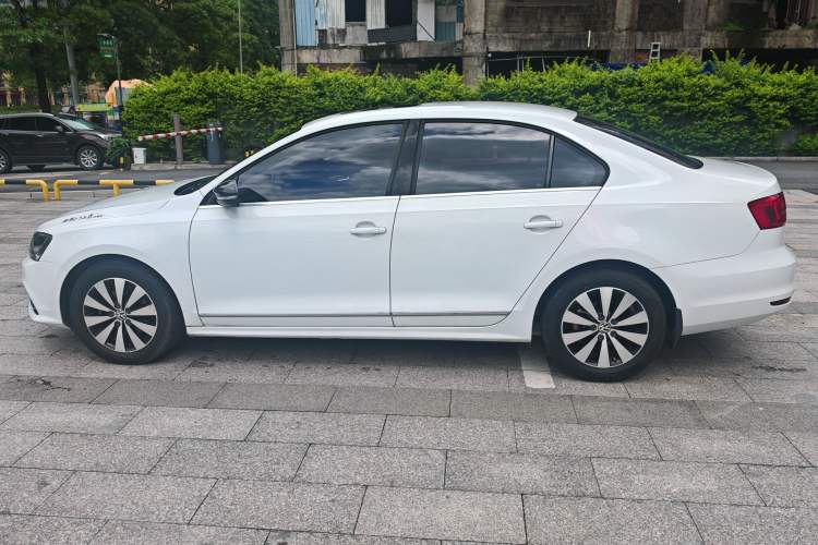 Used Volkswagen Sagitar 2017 180TSI Automatic Luxury Edition Exterior 10