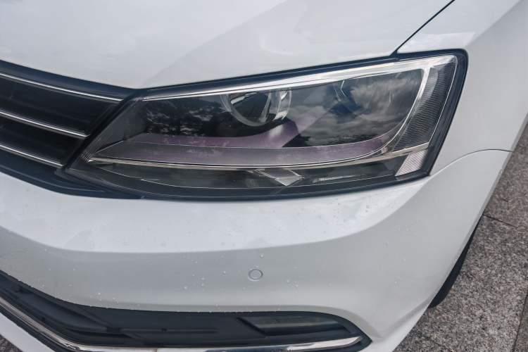 Used Volkswagen Sagitar 2017 180TSI Automatic Luxury Edition Exterior 12