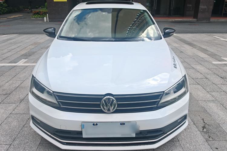 Used Volkswagen Sagitar 2017 180TSI Automatic Luxury Edition Exterior 2