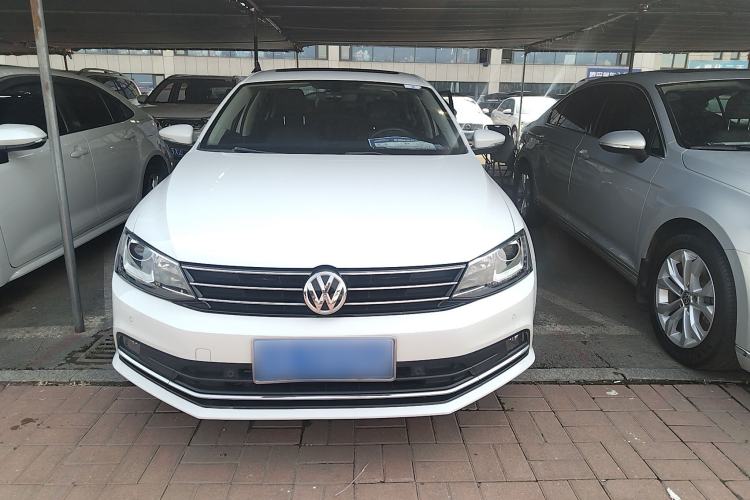Used Volkswagen Sagitar 2017 230TSI Automatic Luxury Edition Exterior 2