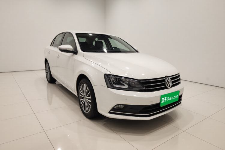 Used Volkswagen Sagitar 2017 230TSI Manual Luxury Model Exterior 2