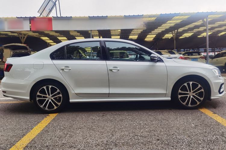 Used Volkswagen Sagitar 2017 280TSI Automatic R-Line Exterior 2