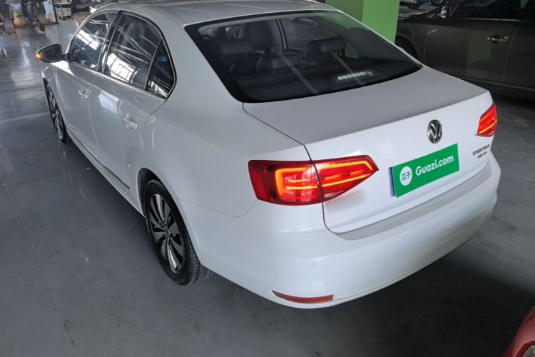 Used Volkswagen Sagitar 2017 180TSI Automatic Luxury Edition Exterior 2