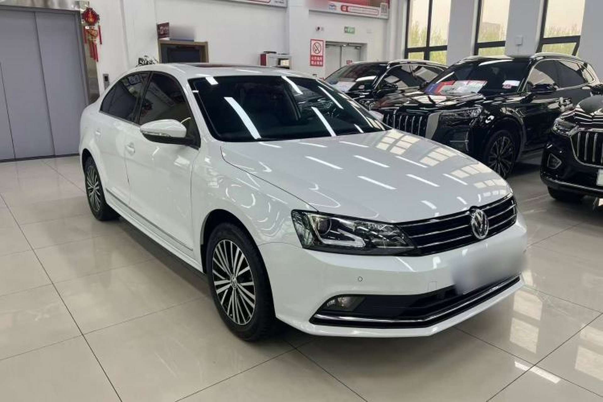 Used Volkswagen Sagitar 2017 230TSI Automatic Luxury Edition Exterior 2