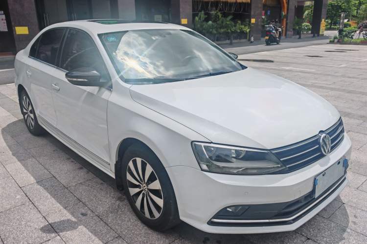 Used Volkswagen Sagitar 2017 180TSI Automatic Luxury Edition Exterior 3
