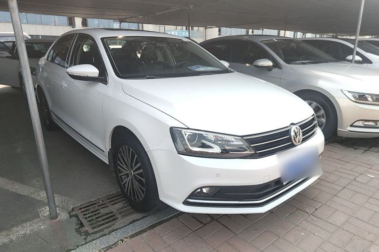 Used Volkswagen Sagitar 2017 230TSI Automatic Luxury Edition Exterior 3