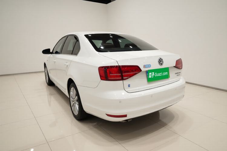 Used Volkswagen Sagitar 2017 230TSI Manual Luxury Model Exterior 3
