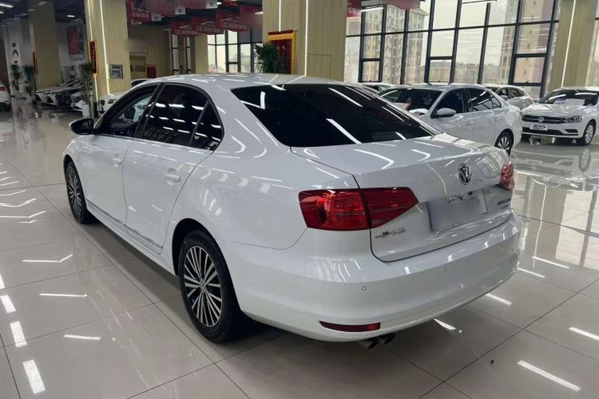 Used Volkswagen Sagitar 2017 230TSI Automatic Luxury Edition Exterior 3