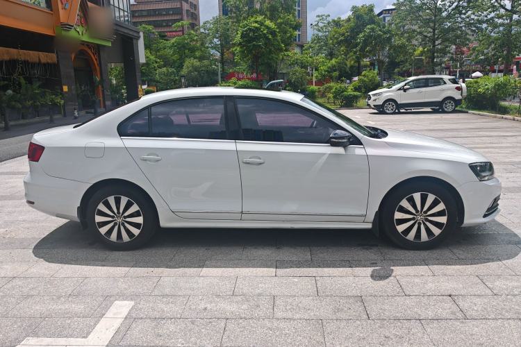 Used Volkswagen Sagitar 2017 180TSI Automatic Luxury Edition Exterior 4