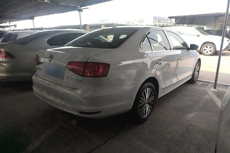 Used Volkswagen Sagitar 2017 230TSI Automatic Luxury Edition Exterior 4