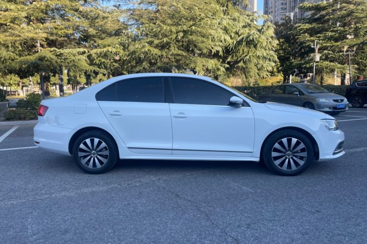 Used Volkswagen Sagitar 2017 180TSI Automatic Luxury Edition Exterior 4