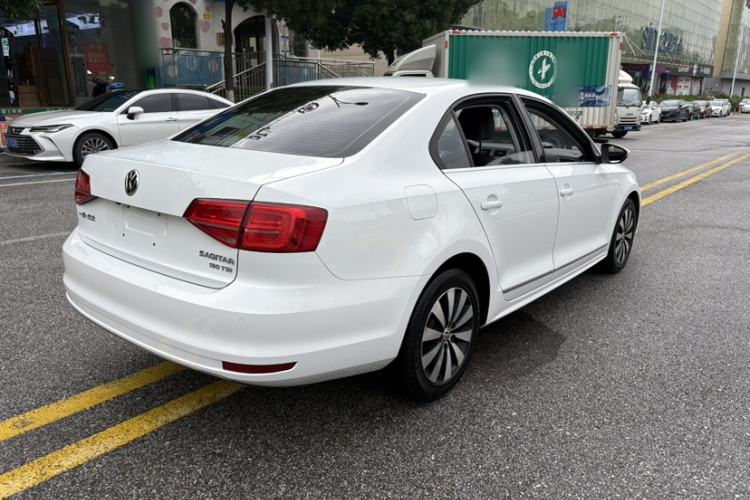 Used Volkswagen Sagitar 2017 180TSI Automatic Luxury Edition Exterior 4