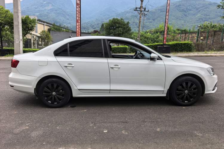 Used Volkswagen Sagitar 2017 230TSI Automatic Comfort Version Exterior 4