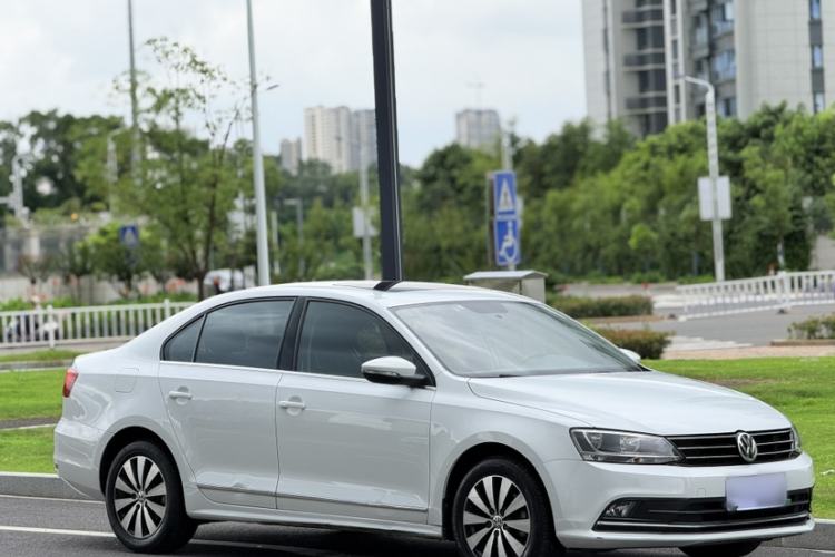Used Volkswagen Sagitar 2017 230TSI Automatic Comfort Version Exterior 4