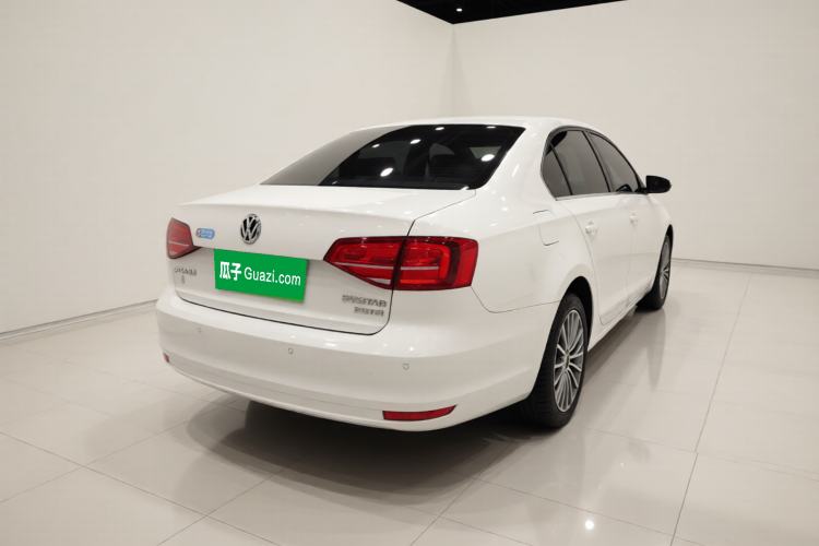 Used Volkswagen Sagitar 2017 230TSI Manual Luxury Model Exterior 5