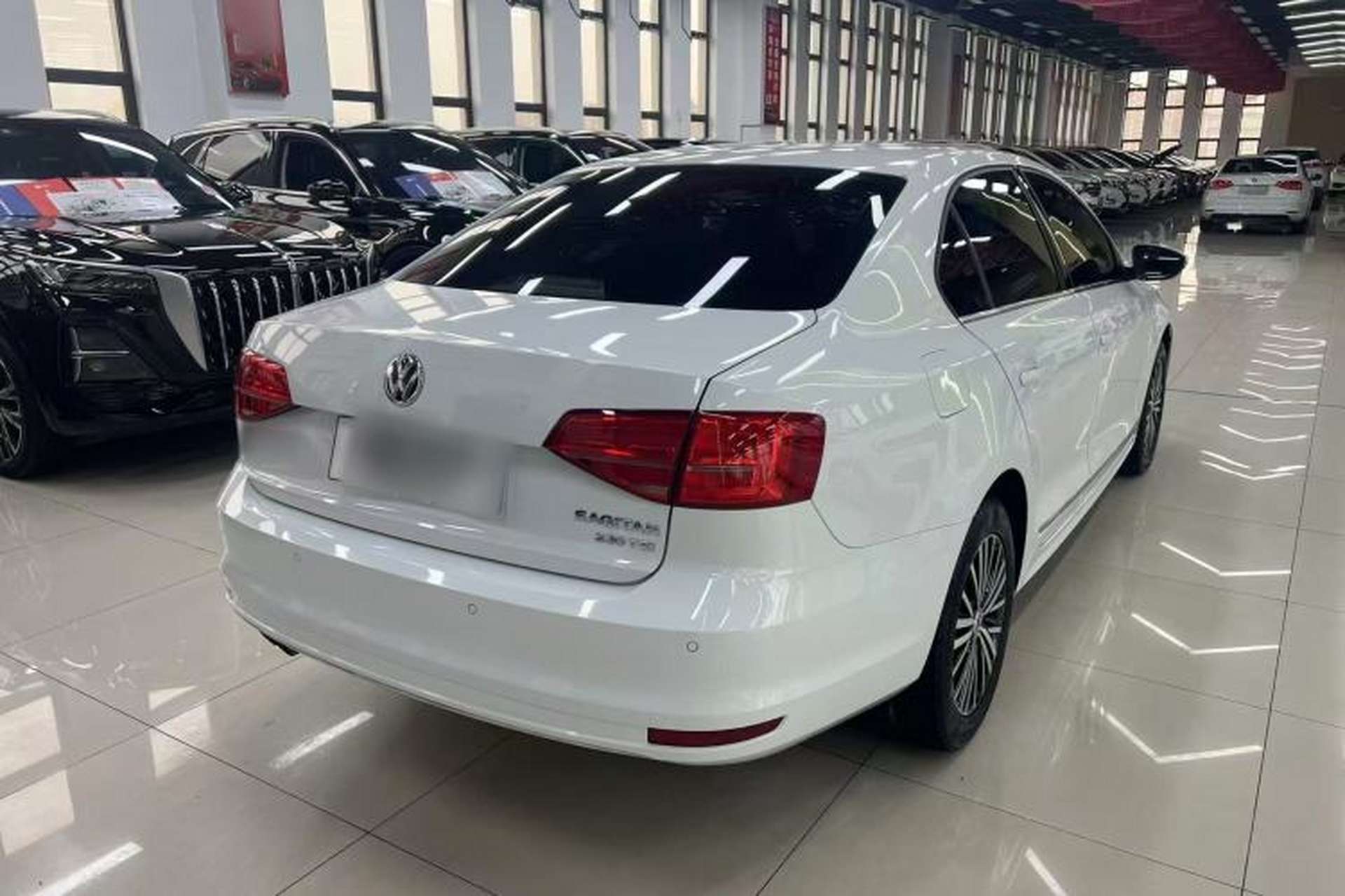 Used Volkswagen Sagitar 2017 230TSI Automatic Luxury Edition Exterior 5