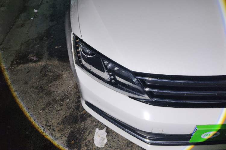 Used Volkswagen Sagitar 2017 230TSI Manual Luxury Model Exterior 6