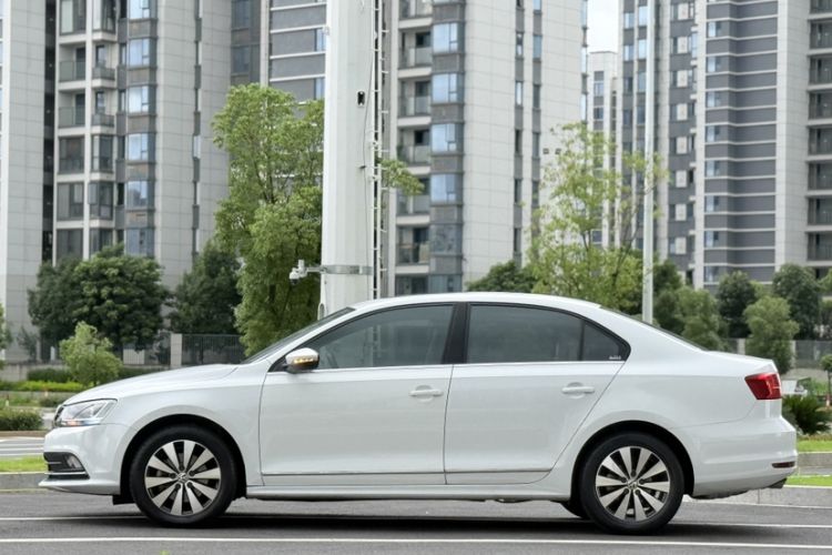 Used Volkswagen Sagitar 2017 230TSI Automatic Comfort Version Exterior 6