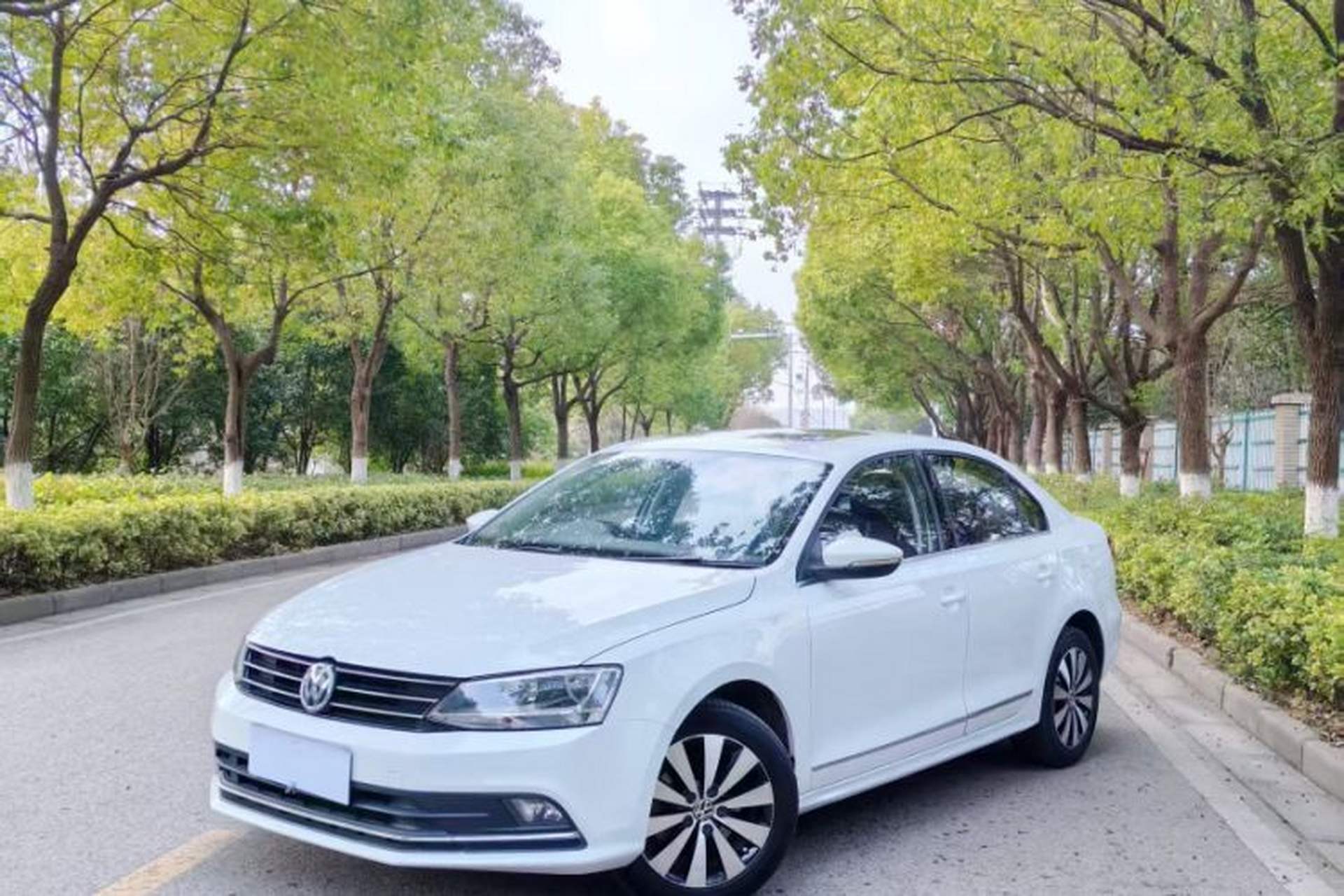 Used Volkswagen Sagitar 2017 180TSI Automatic Luxury Edition Front Left 45 Deg