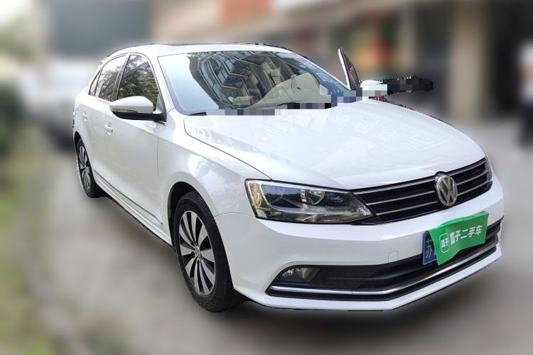 Used Volkswagen Sagitar 2017 230TSI Automatic Comfort Version Front Right 45 Deg