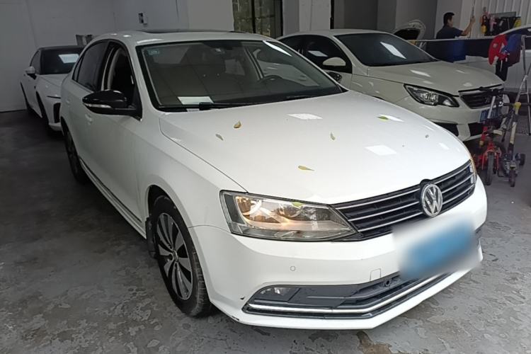Used Volkswagen Sagitar 2017 180TSI Automatic Luxury Edition Front Right 45 Deg