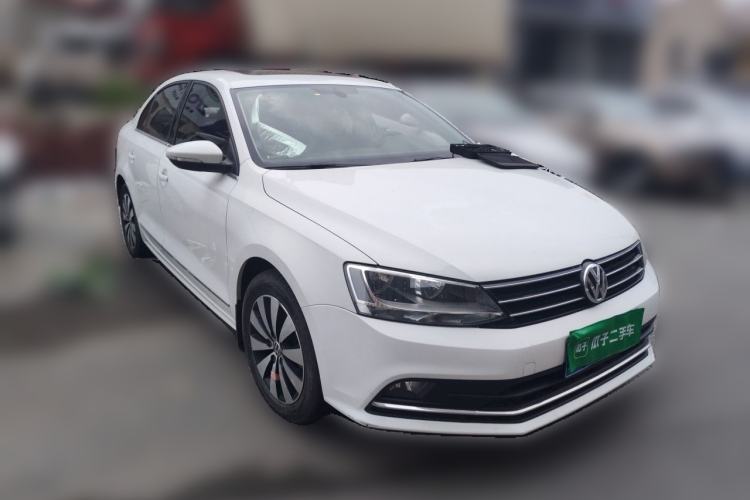 Used Volkswagen Sagitar 2017 180TSI Automatic Luxury Edition Front Right 45 Deg