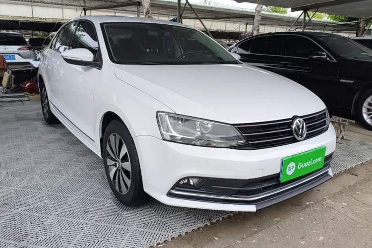 Used Volkswagen Sagitar 2017 180TSI Automatic Leading Model Front Right 45 Deg