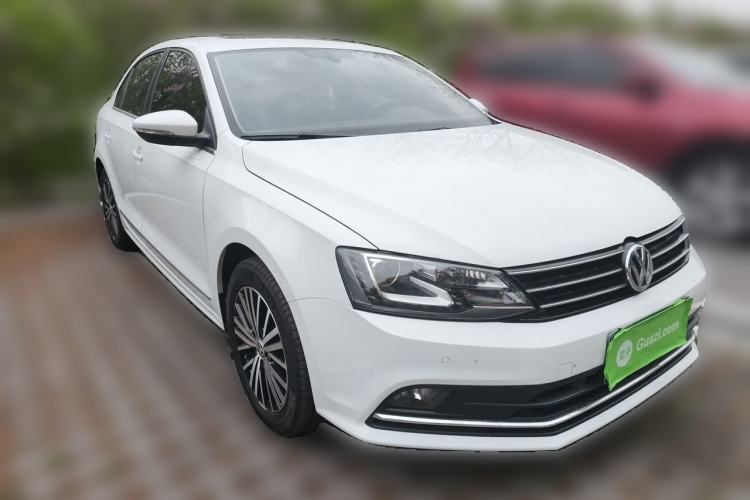 Used Volkswagen Sagitar 2017 230TSI Automatic Luxury Edition Front Right 45 Deg