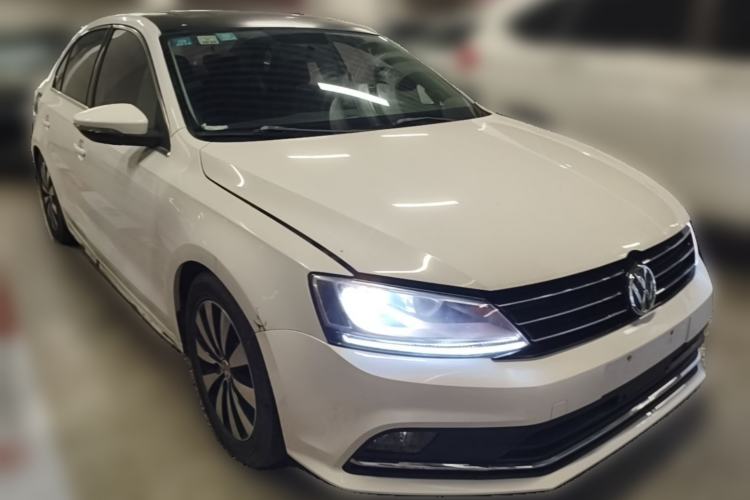 Used Volkswagen Sagitar 2017 230TSI Automatic Comfort Version Front Right 45 Deg