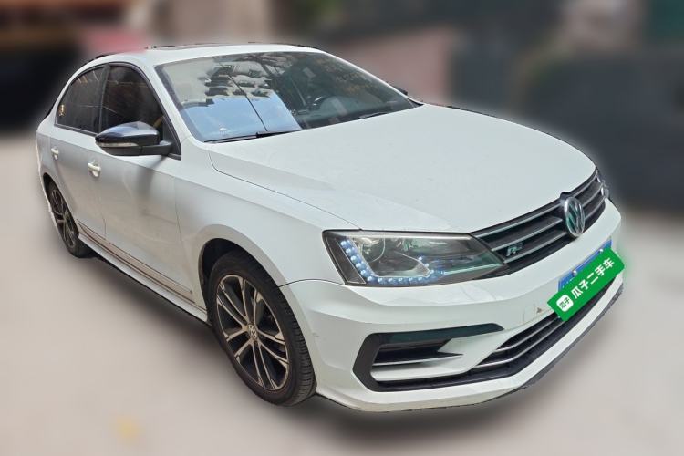 Used Volkswagen Sagitar 2017 280TSI Automatic R-Line Front Right 45 Deg