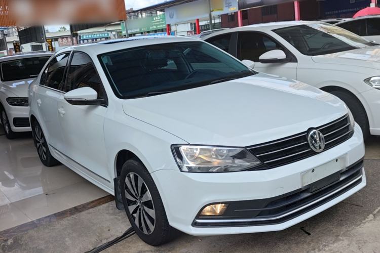 Used Volkswagen Sagitar 2017 230TSI Automatic Comfort Version Front Right 45 Deg