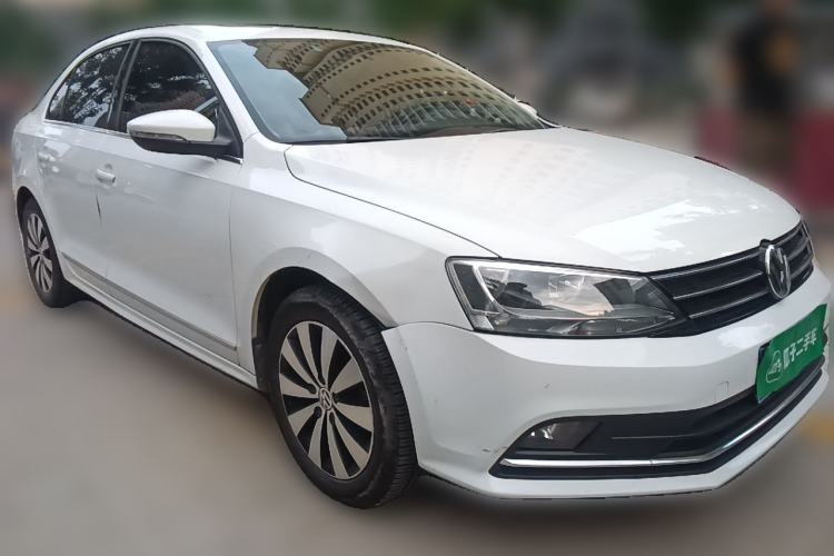 Used Volkswagen Sagitar 2017 230TSI Automatic Comfort Version Front Right 45 Deg
