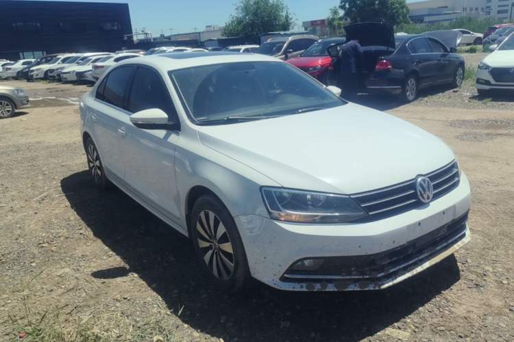 Used Volkswagen Sagitar 2017 230TSI Automatic Comfort Version Front Right 45 Deg