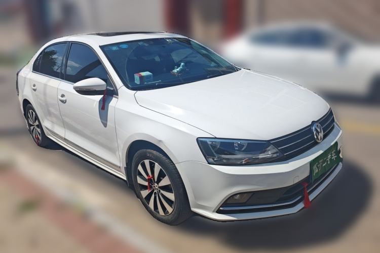 Used Volkswagen Sagitar 2017 230TSI Automatic Comfort Version Front Right 45 Deg