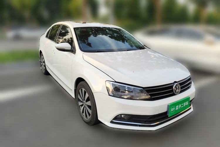 Used Volkswagen Sagitar 2017 230TSI Automatic Comfort Version Front Right 45 Deg