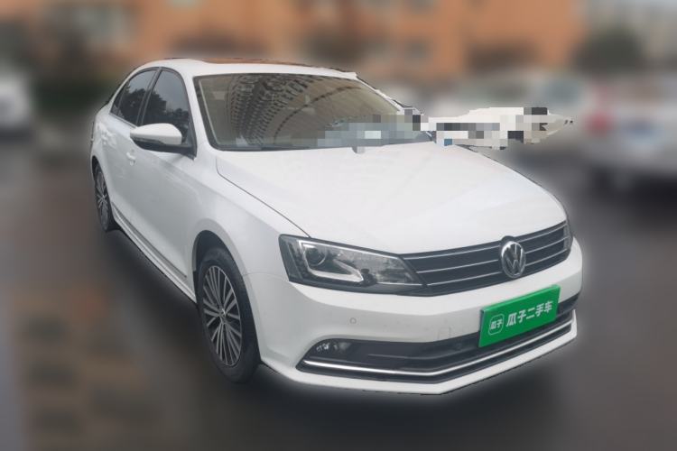 Used Volkswagen Sagitar 2017 230TSI Automatic Luxury Edition Front Right 45 Deg