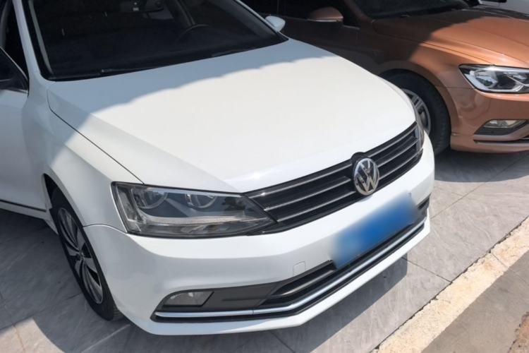 Used Volkswagen Sagitar 2017 230TSI Automatic Comfort Version Front Right 45 Deg