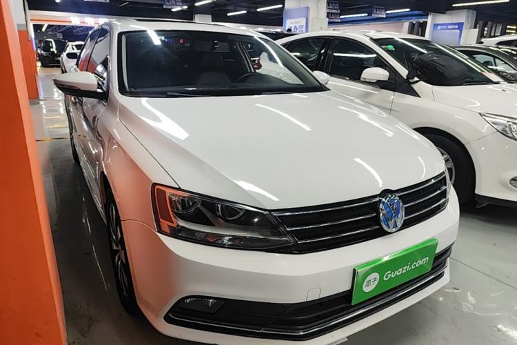 Used Volkswagen Sagitar 2017 230TSI Automatic Comfort Version Front Right 45 Deg