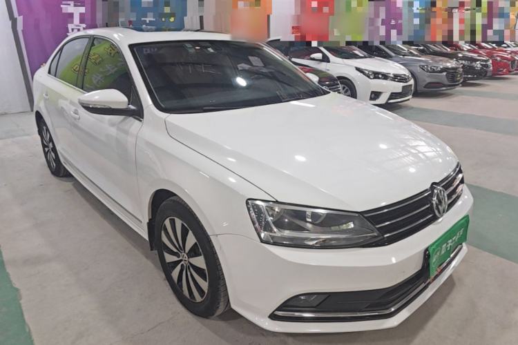 Used Volkswagen Sagitar 2017 180TSI Automatic Luxury Edition Front Right 45 Deg