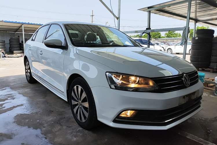 Used Volkswagen Sagitar 2017 180TSI Automatic Leading Model Front Right 45 Deg