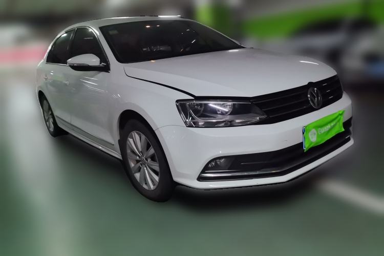 Used Volkswagen Sagitar 2017 230TSI Automatic Comfort Version Front Right 45 Deg