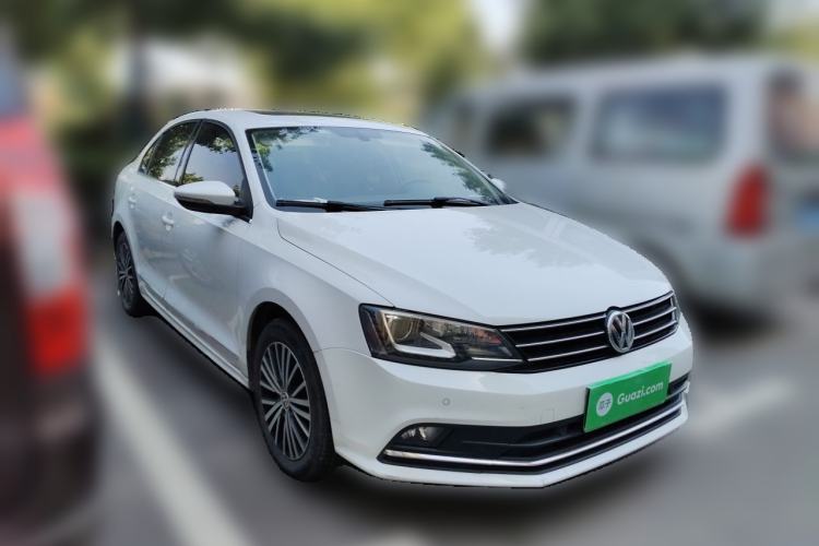 Used Volkswagen Sagitar 2017 230TSI Automatic Luxury Edition Front Right 45 Deg