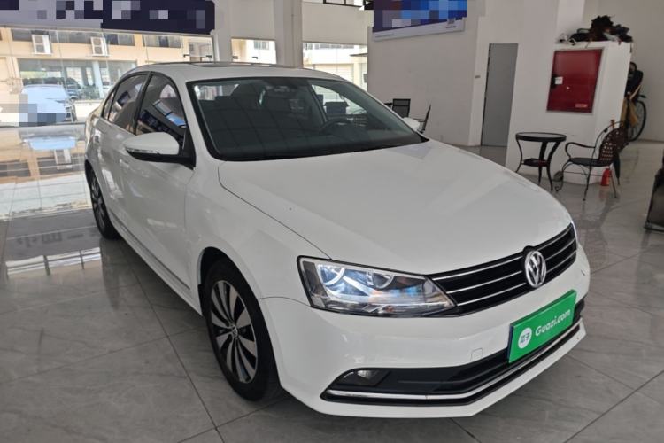 Used Volkswagen Sagitar 2017 180TSI Automatic Luxury Edition Front Right 45 Deg