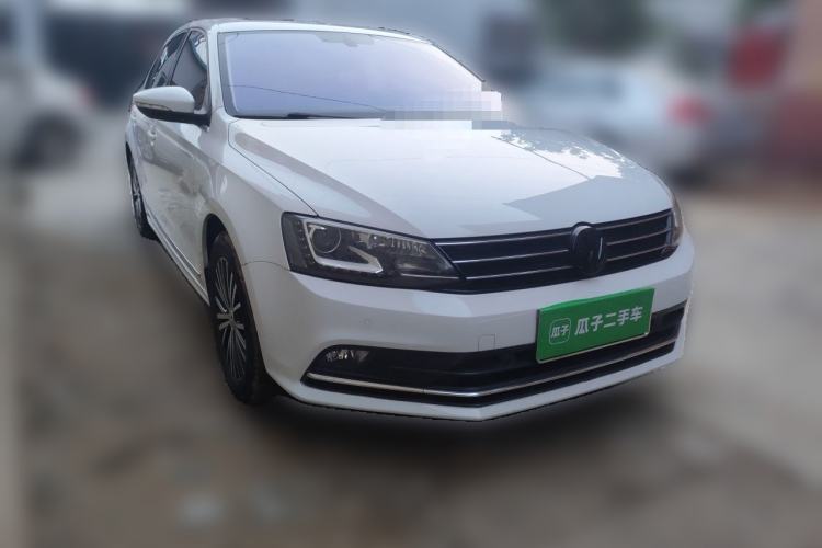 Used Volkswagen Sagitar 2017 230TSI Automatic Luxury Edition Front Right 45 Deg