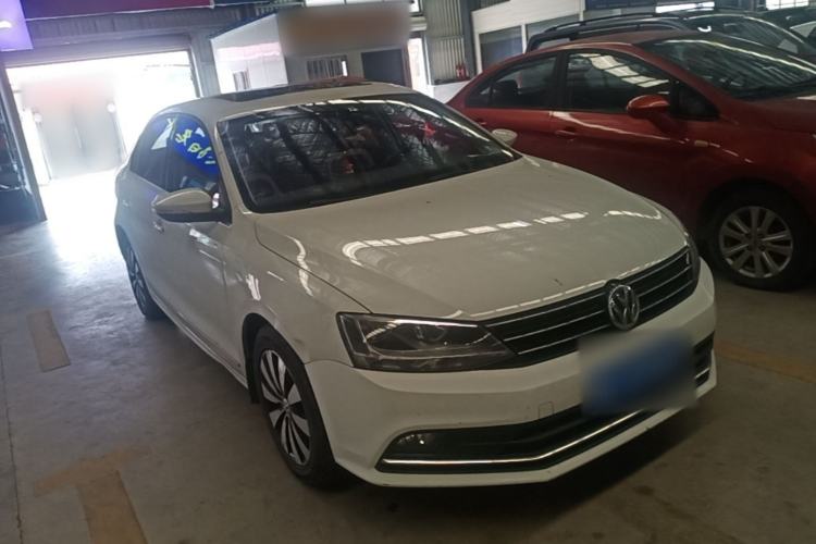 Used Volkswagen Sagitar 2017 180TSI Automatic Luxury Edition Front Right 45 Deg