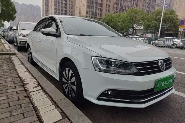 Used Volkswagen Sagitar 2017 230TSI Automatic Comfort Version Front Right 45 Deg