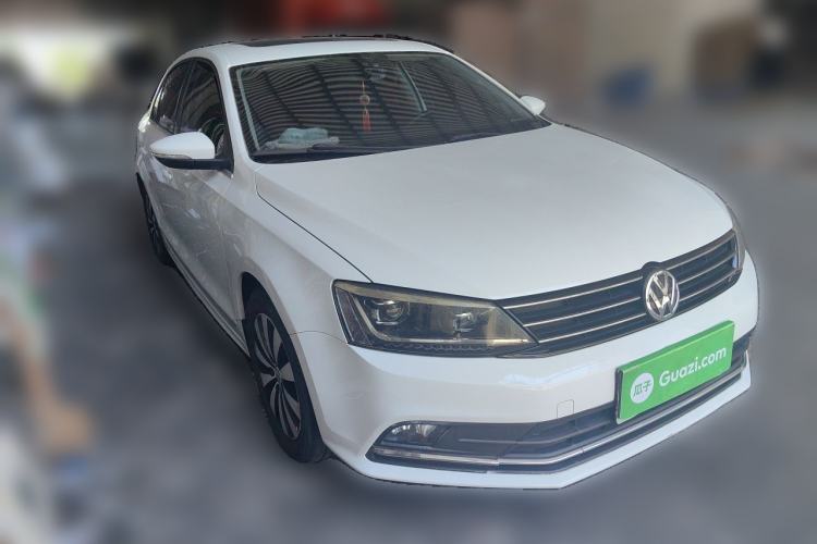 Used Volkswagen Sagitar 2017 180TSI Automatic Luxury Edition Front Right 45 Deg