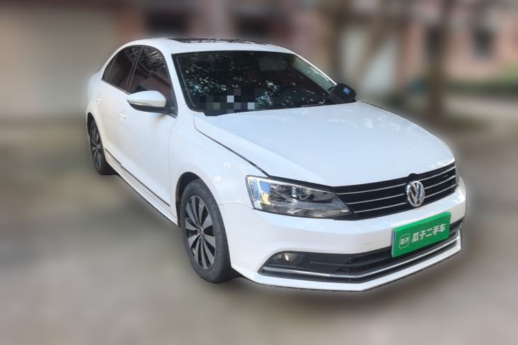 Used Volkswagen Sagitar 2017 180TSI Automatic Luxury Edition Front Right 45 Deg